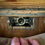 Des Petites Boules Métalliques Trouvées Sous Votre Évier ?