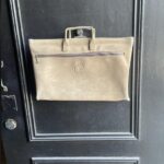 Une Petite Trouvaille en Laiton avec une Surprise Énorme à l’Intérieur