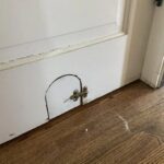 Surprise Sous Le Plancher !